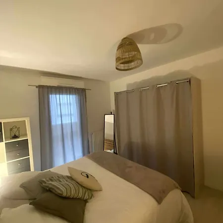 49 Metres Carres, Calme, Recent, Bien Situe, Accessible En Voiture Garage, Ascenseur Apartment