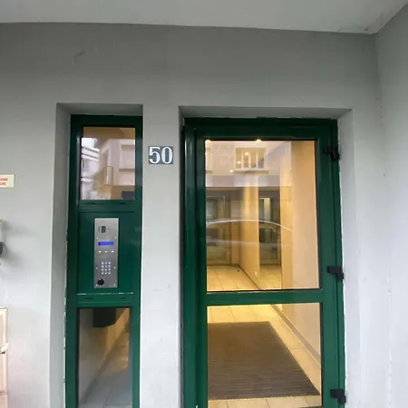 Apartment 49 Metres Carres, Calme, Recent, Bien Situe, Accessible En Voiture Garage, Ascenseur