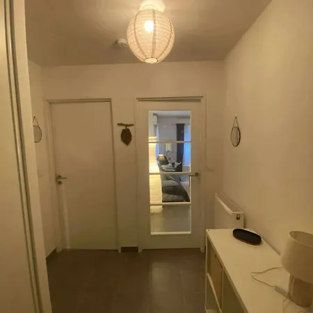 49 Mètres Carrés, Calme, Récent, Bien Situé, Accessible En Voiture Garage, Ascenseur *