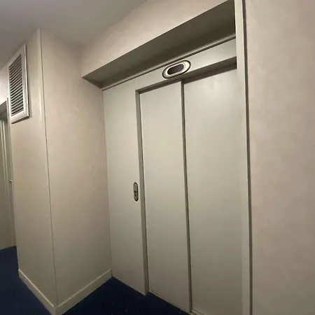 Appartement 49 Mètres Carrés, Calme, Récent, Bien Situé, Accessible En Voiture Garage, Ascenseur