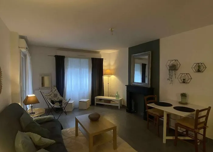 49 Mètres Carrés, Calme, Récent, Bien Situé, Accessible En Voiture Garage, Ascenseur *