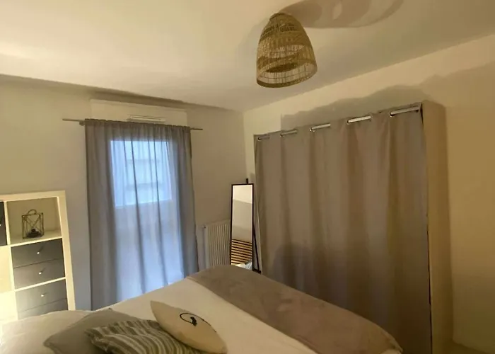 49 Mètres Carrés, Calme, Récent, Bien Situé, Accessible En Voiture Garage, Ascenseur Appartement